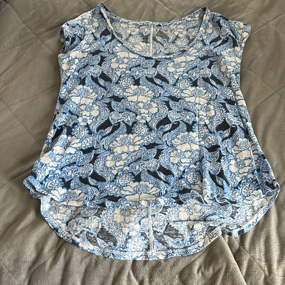 Short sleeve tee